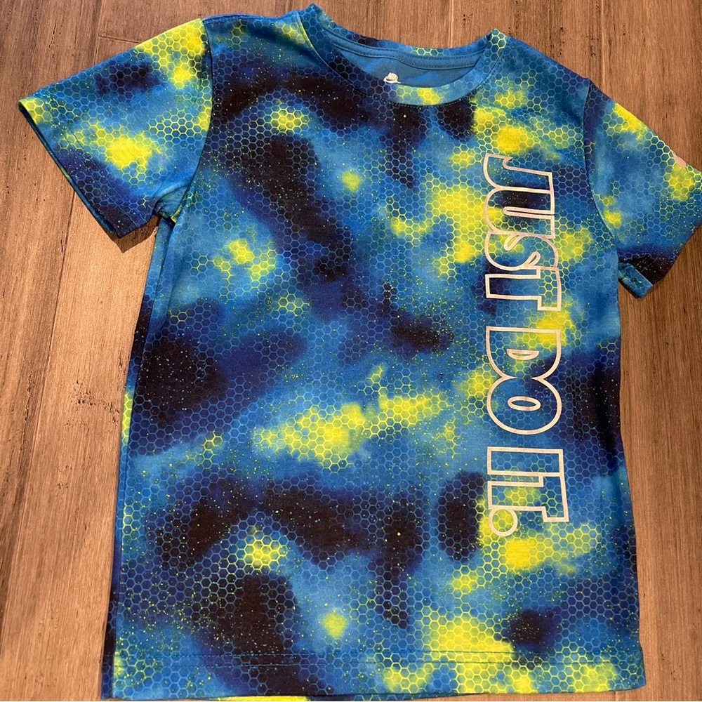Nike Tee (Youth Medium)